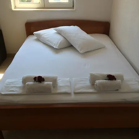 Apartment Crnjac *